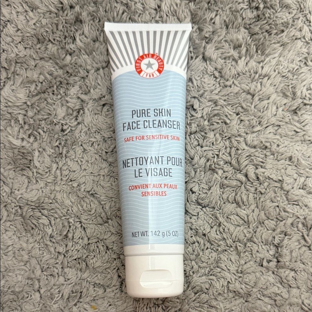 First Aid Beauty Pure Skin Face Cleanser - White and Gray